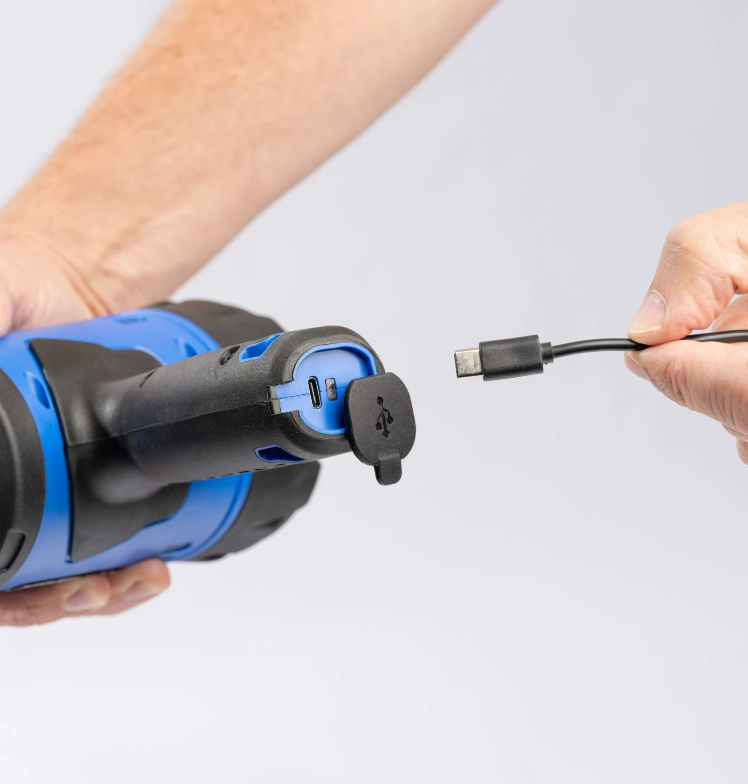 Kobalt Flashlights 1200-Lumen LED Rechargeable Spotlight Flashlight 7 Kobalt Flashlights 1200-Lumen LED Rechargeable Spotlight Flashlight - Image 7